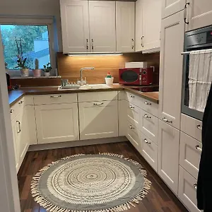120qm - 5 - 2 Bathrooms - Kitchen- Free Parking - Fast Wifi - Yiha Apartment